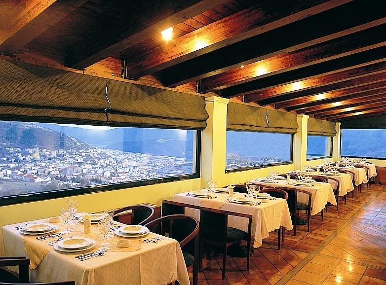 Avaris Hotel Karpenisi Ngoại thất bức ảnh