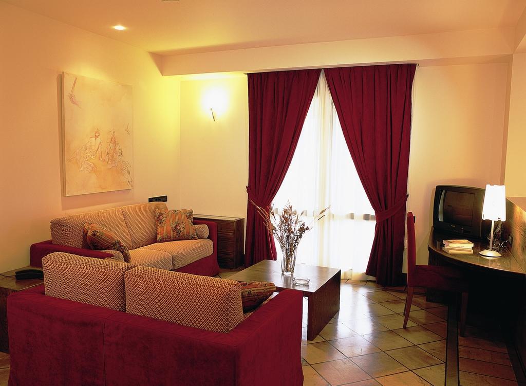 Avaris Hotel Karpenisi Ngoại thất bức ảnh